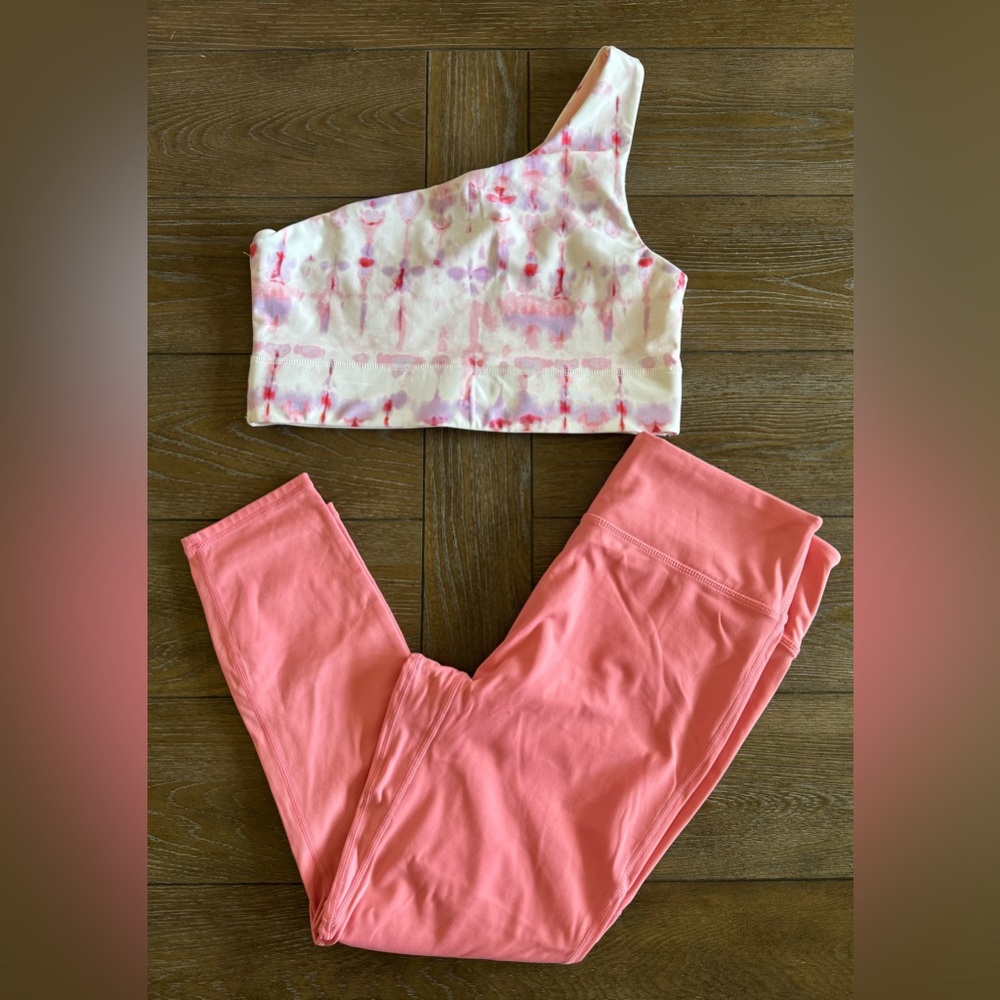 Fabletics reversible One-Shoulder sports bra and leggings Set